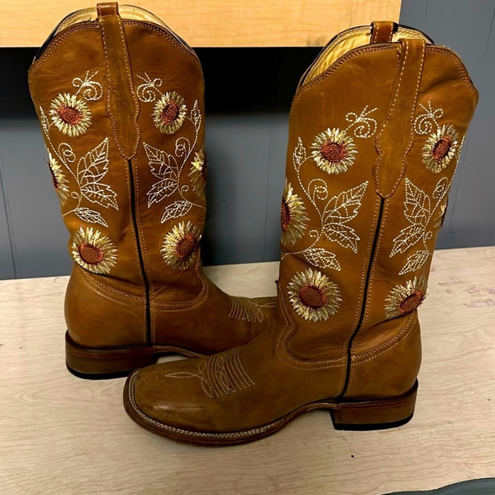 Quincy sunflower boots